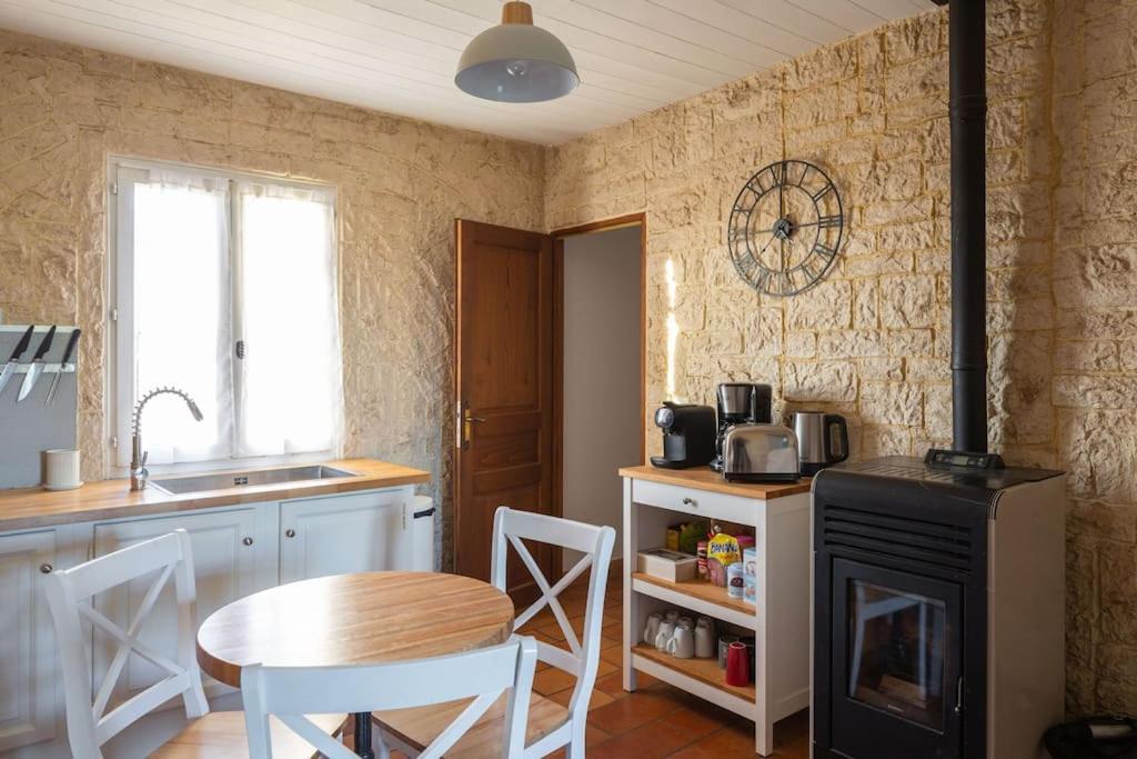 Mas Provencal De 120M2 En Camargue, Avec Piscine Et Parking Inclus, Ideal Pour Des Vacances Arlés Exterior foto