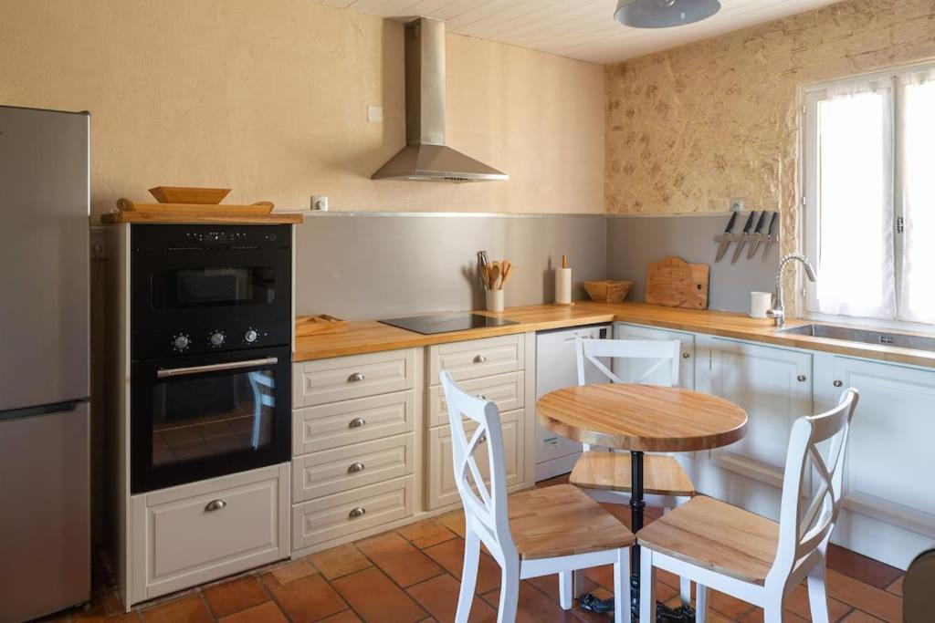 Mas Provencal De 120M2 En Camargue, Avec Piscine Et Parking Inclus, Ideal Pour Des Vacances Arlés Exterior foto